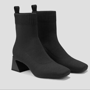 $199 Vivaia Regina Pro Square-Toe Water-Repellent Block Heeled Boots EU42